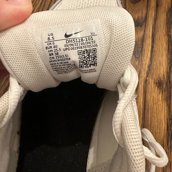 Nike Air Max Bliss DH5128-101 Women's Sneakers White Size 8.5 - Picture 3 of 3